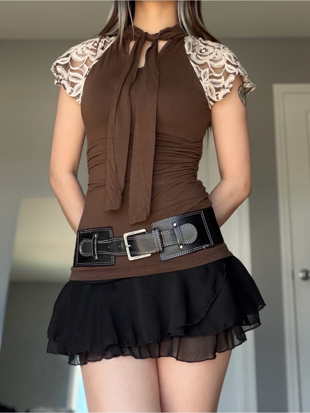 Y2K SilvergateTied Mock Neck Brown Cap Sleeve Floral Lace Top w/ Cinched Waist